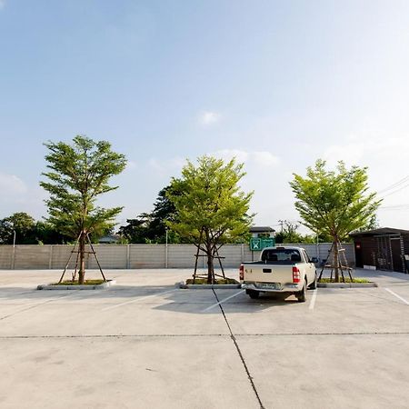 Le Lert Hotel Ratchaburi Exterior foto